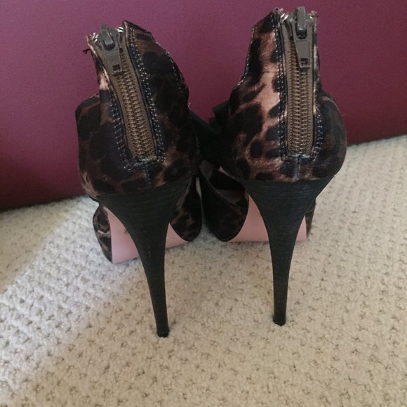 Betsey Johnson Brown Black Leopard Print Satin Stiletto Heels 7.5 - Picture 4 of 6
